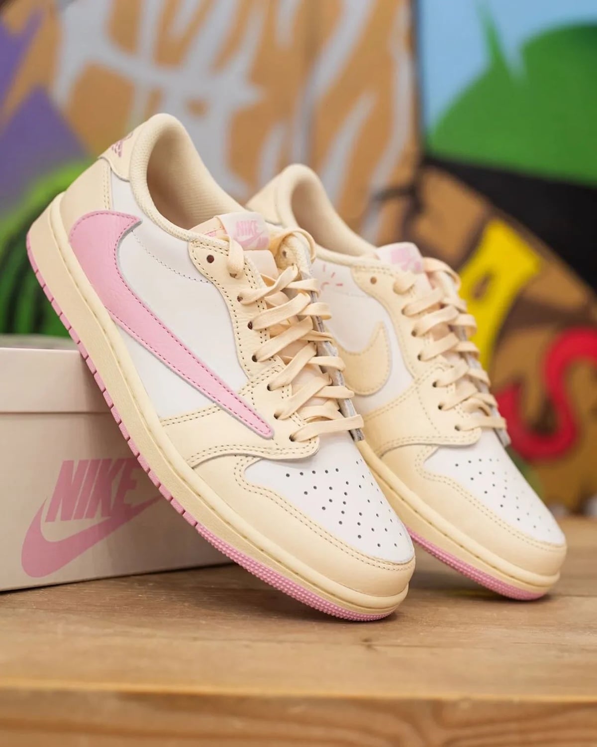Jordan 1 Retro Low OG SP Travis Scott Shy Pink IQ7604-100